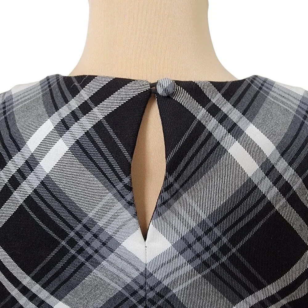 White House Black Market Size 0 Black & White Plaid Sleeveless Top / Vest